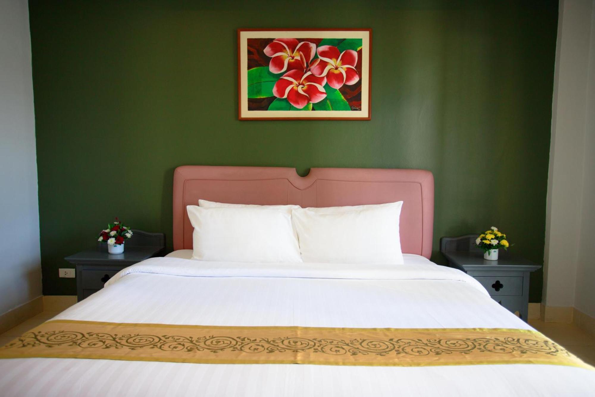 The Corner Apartment Patong Exterior photo