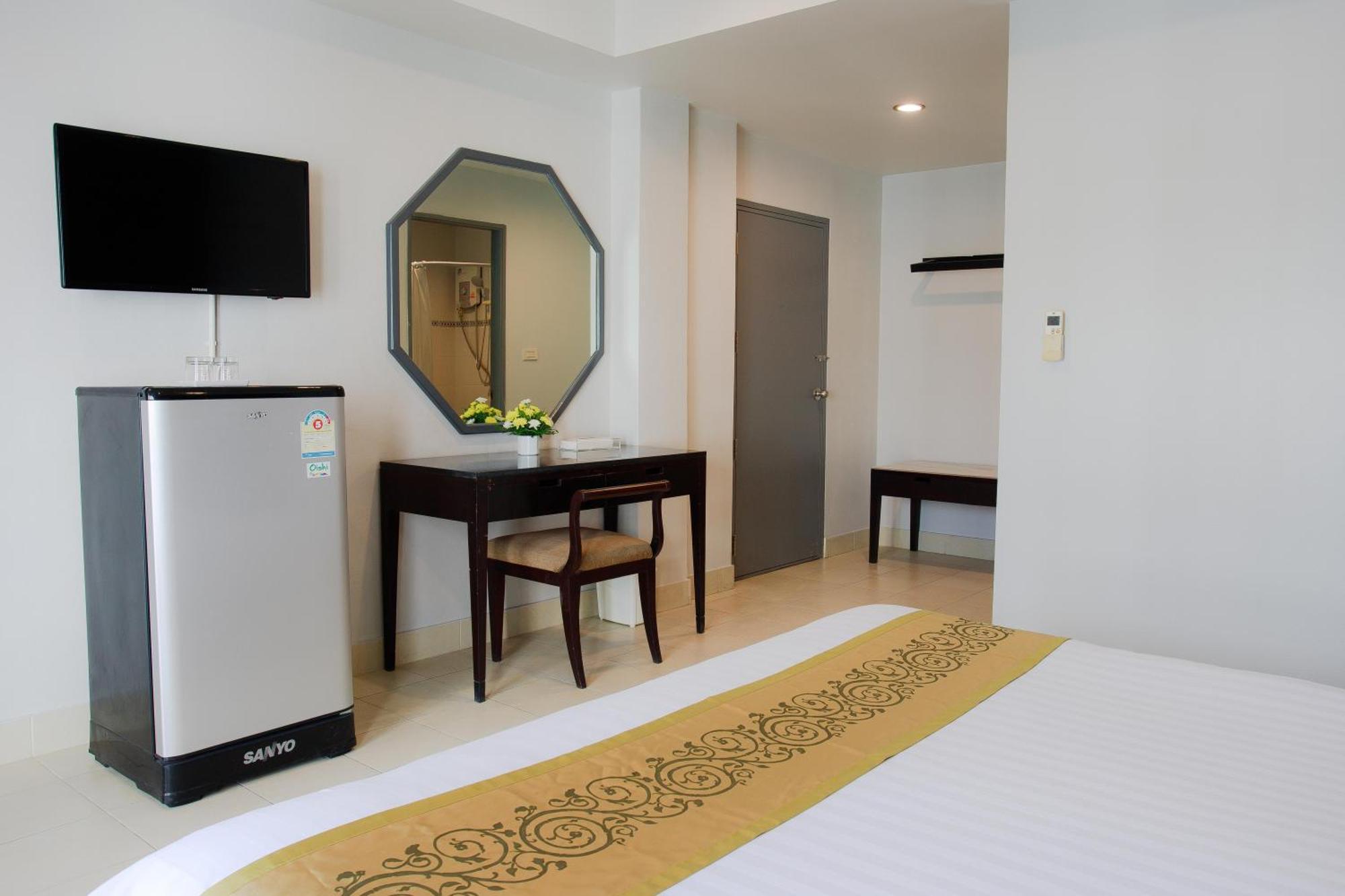 The Corner Apartment Patong Exterior photo