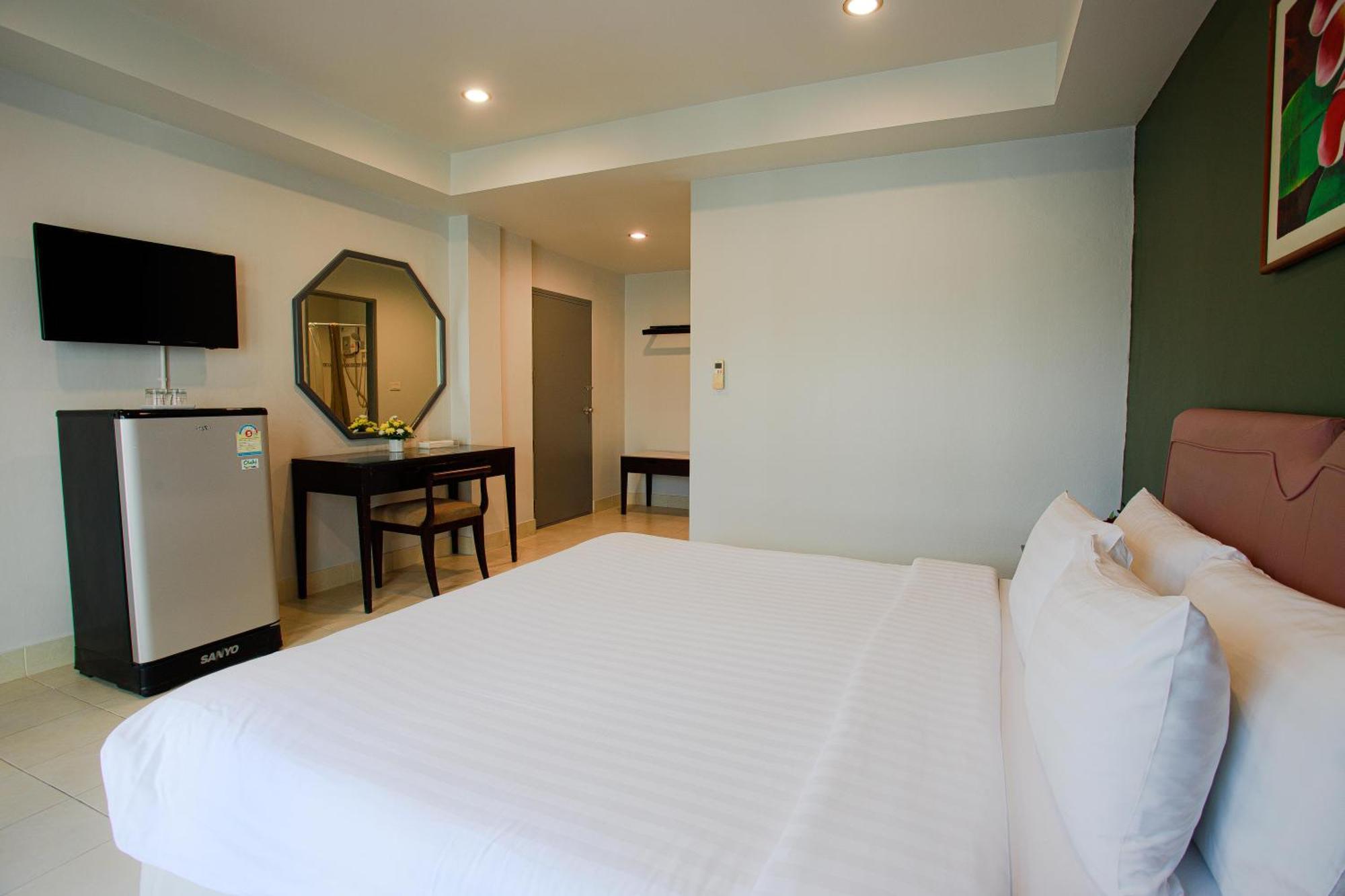 The Corner Apartment Patong Exterior photo