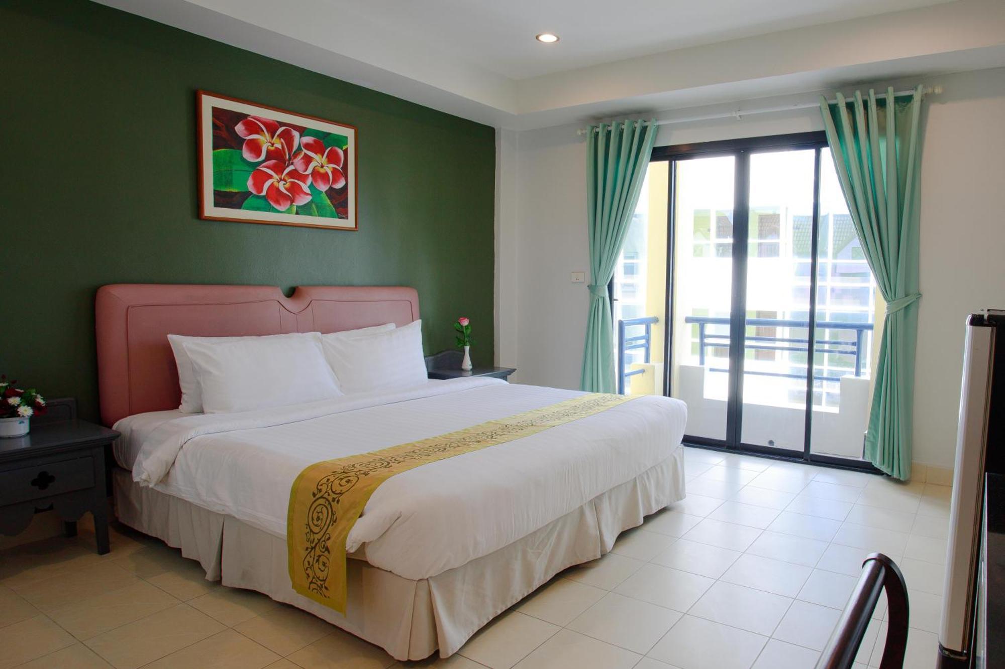 The Corner Apartment Patong Exterior photo