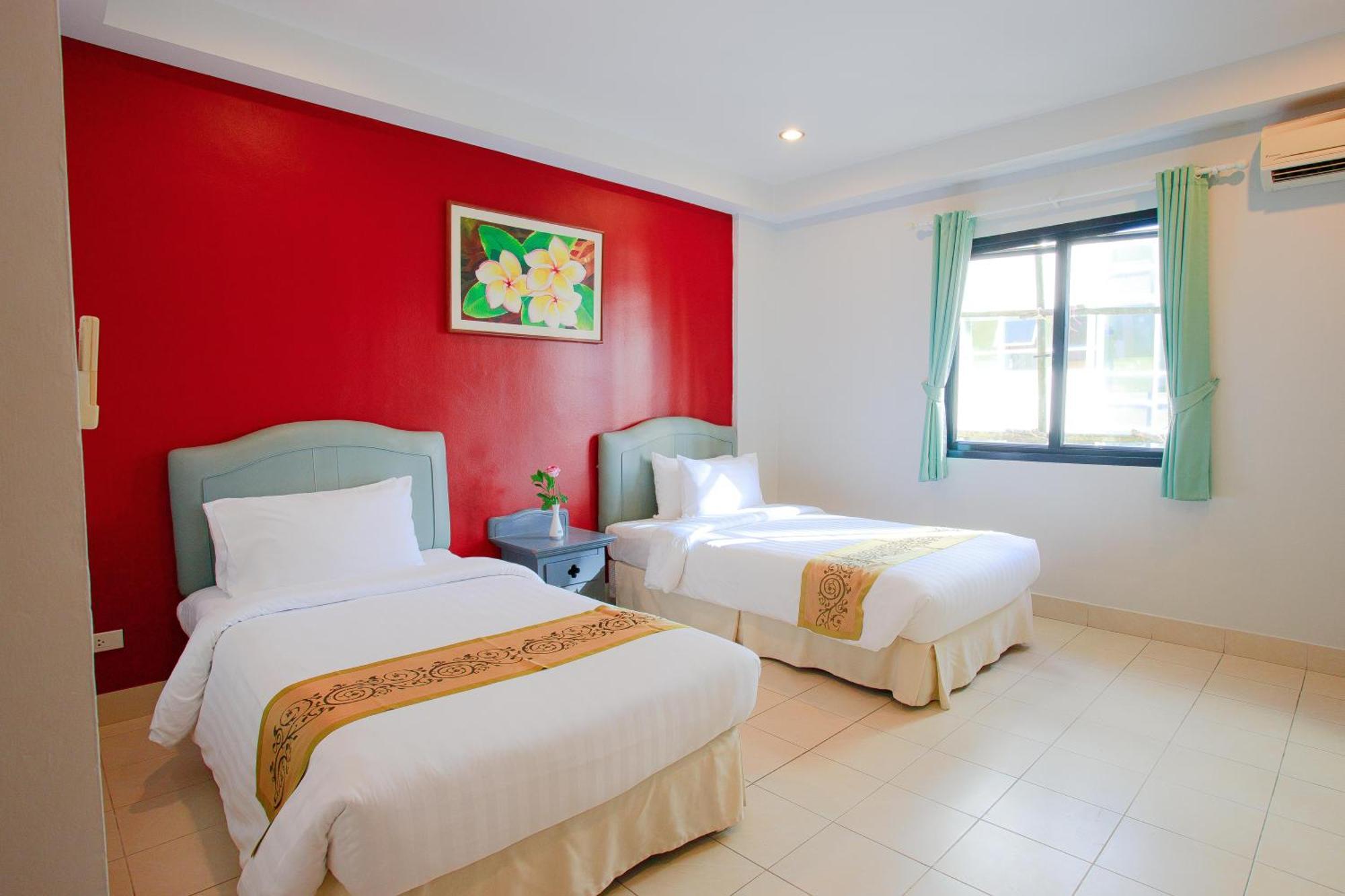 The Corner Apartment Patong Exterior photo