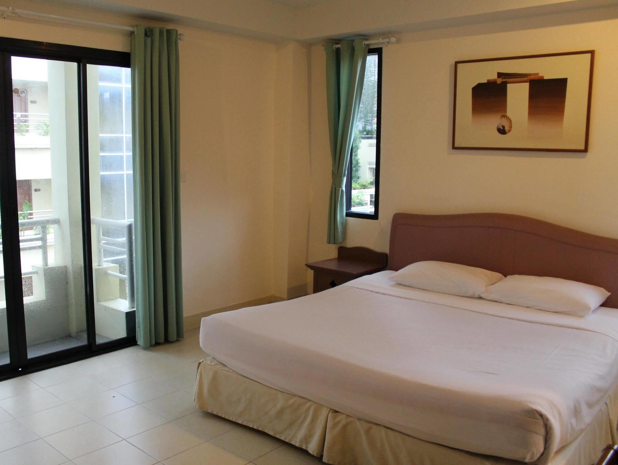 The Corner Apartment Patong Exterior photo